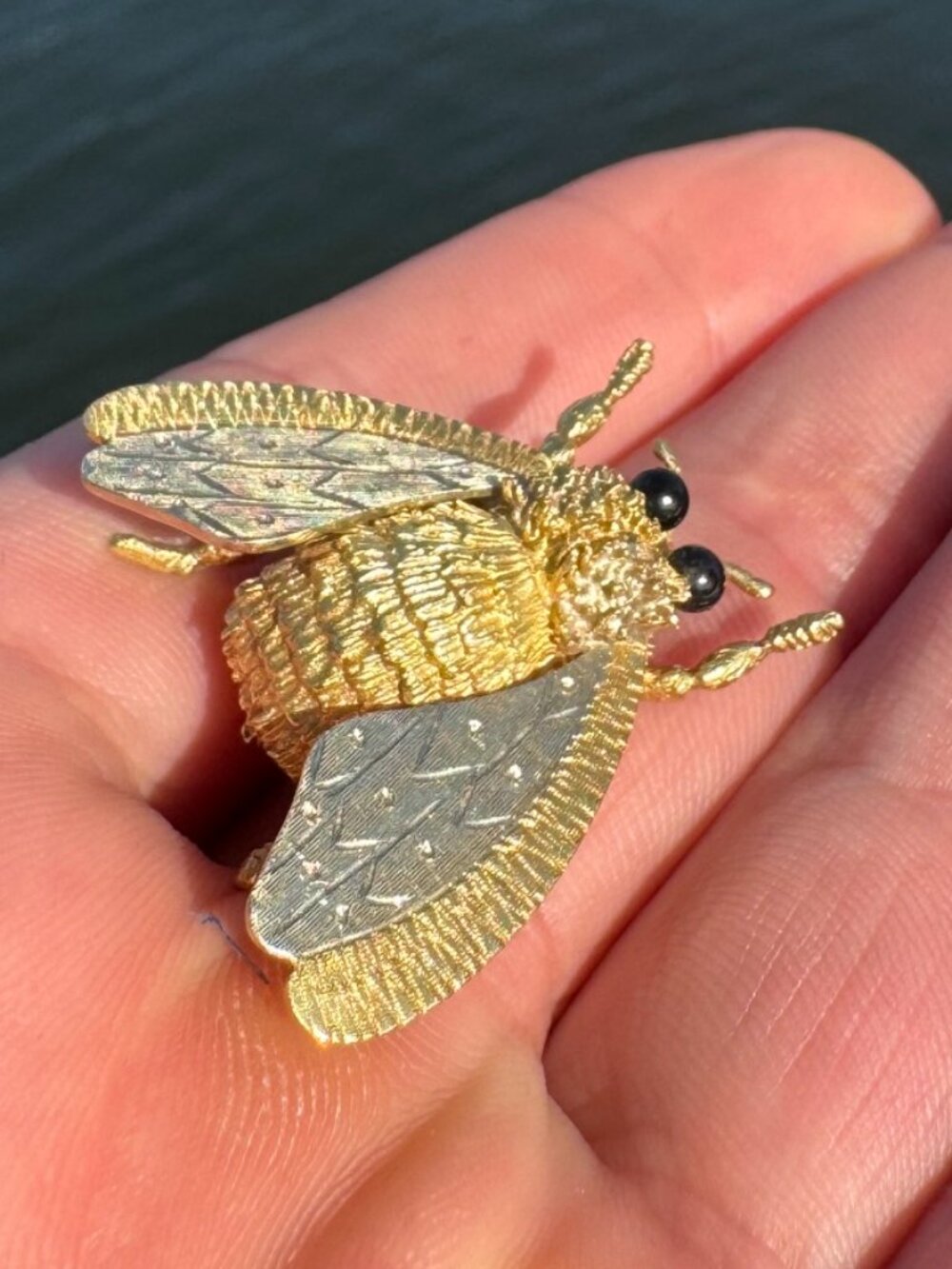 18k gold Cellino "Bee" Brooch, 13.9 grams with onyx eyes!